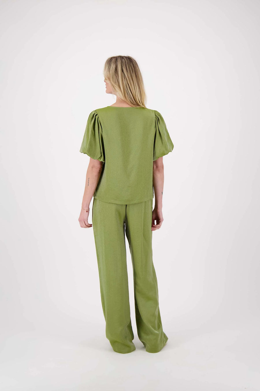 Zusss - Satijnen top met pofmouw