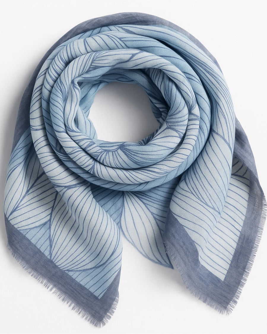 Shawl Moment in May - Paris